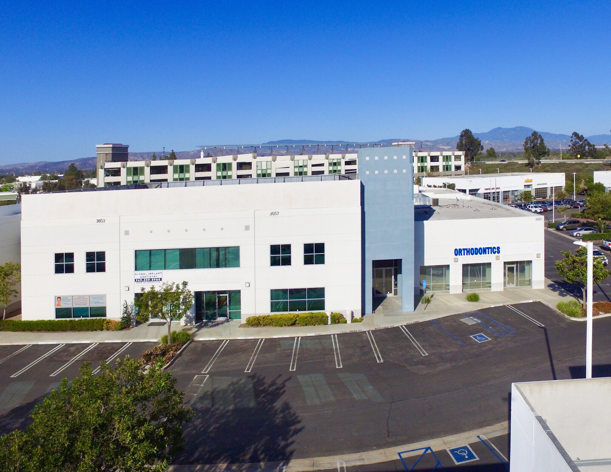 3057 Edinger Ave, Tustin, CA à vendre Photo principale- Image 1 de 7