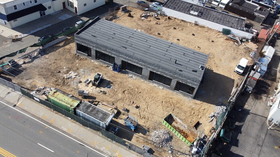 401 Hicksville Rd, Bethpage, NY à vendre - Photo du bâtiment - Image 1 de 15