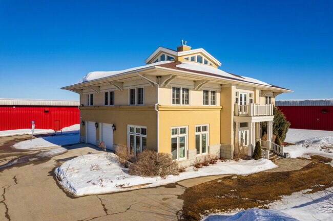 Plus de détails pour 35 Rue Saint-Jean-Baptiste O, Rigaud, QC - Industriel à louer