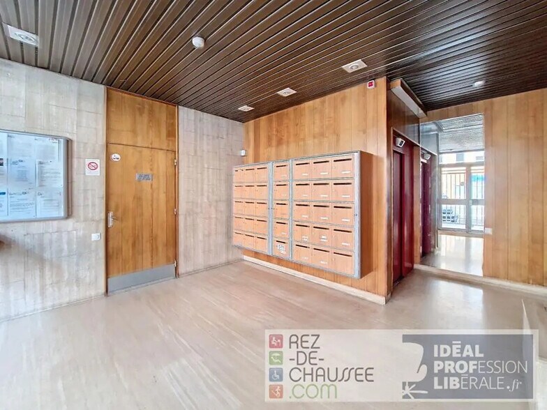 Office in Lyon for sale - Lobby - Image 3 of 5