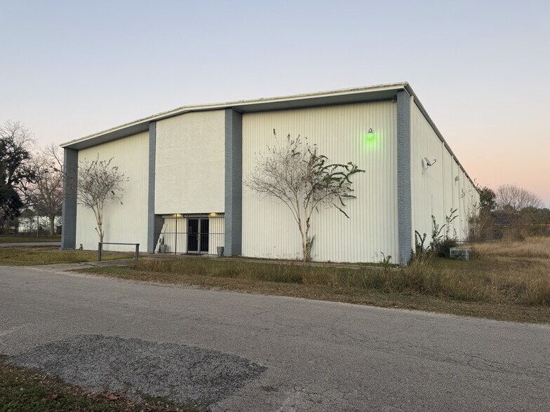 9201 Wingtip Dr, Houston, TX à vendre - Photo du bâtiment - Image 3 de 10
