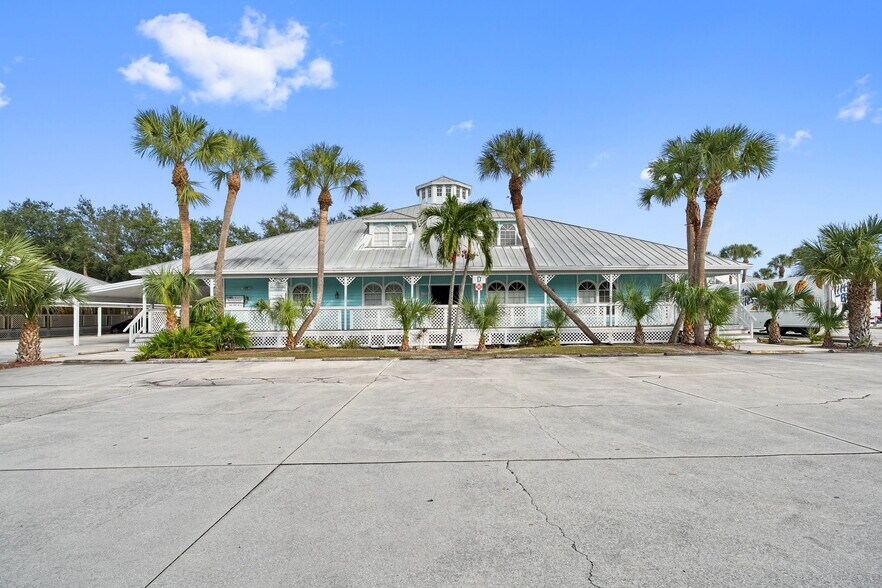 1342 Colonial Blvd, Fort Myers, FL à vendre - Photo du bâtiment - Image 1 de 1