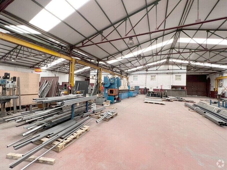 Industriel dans Humanes de Madrid, Madrid à vendre - Photo du bâtiment - Image 3 de 21