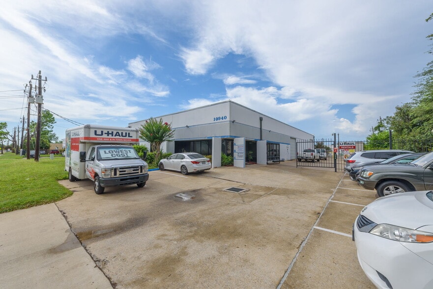 10940 Stancliff Rd, Houston, TX for lease - Building Photo - Image 2 of 15
