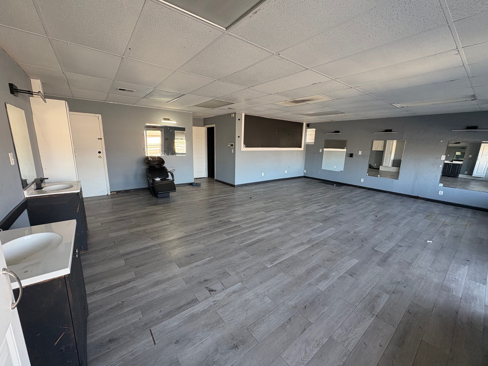 500 N Scott Ave, Belton, MO for sale Interior Photo- Image 1 of 3