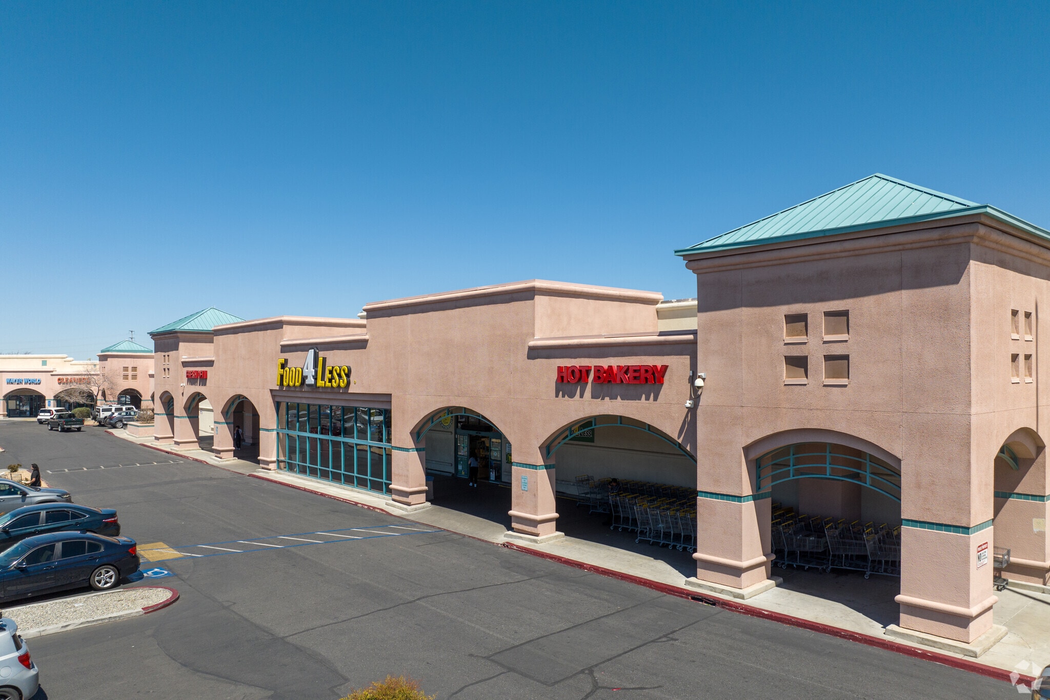 16200 Bear Valley Rd, Victorville, CA for lease Primary Photo- Image 1 of 6