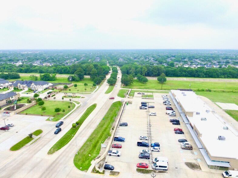 6355 S Peek Rd, Richmond, TX à louer - Photo du bâtiment - Image 3 de 16