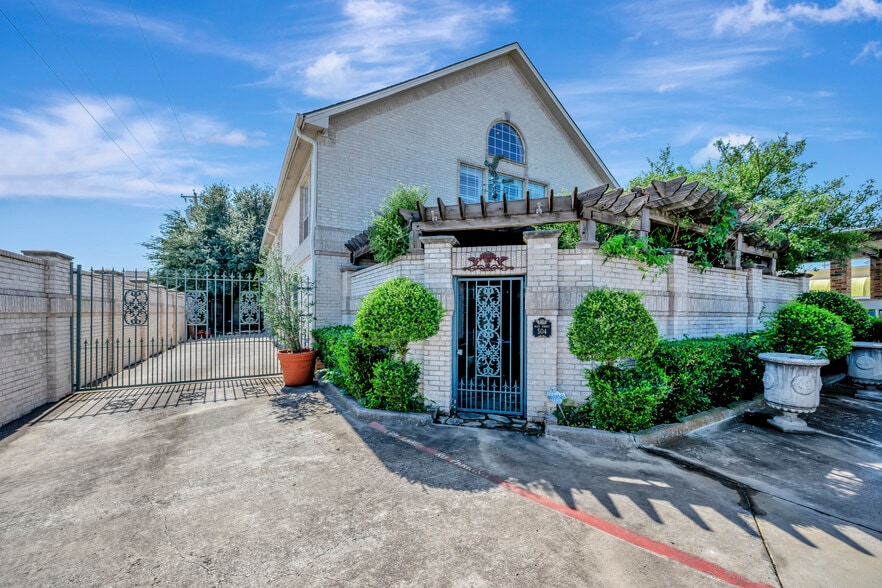 504 N Euless Main St, Euless, TX à vendre - Photo du bâtiment - Image 2 de 64