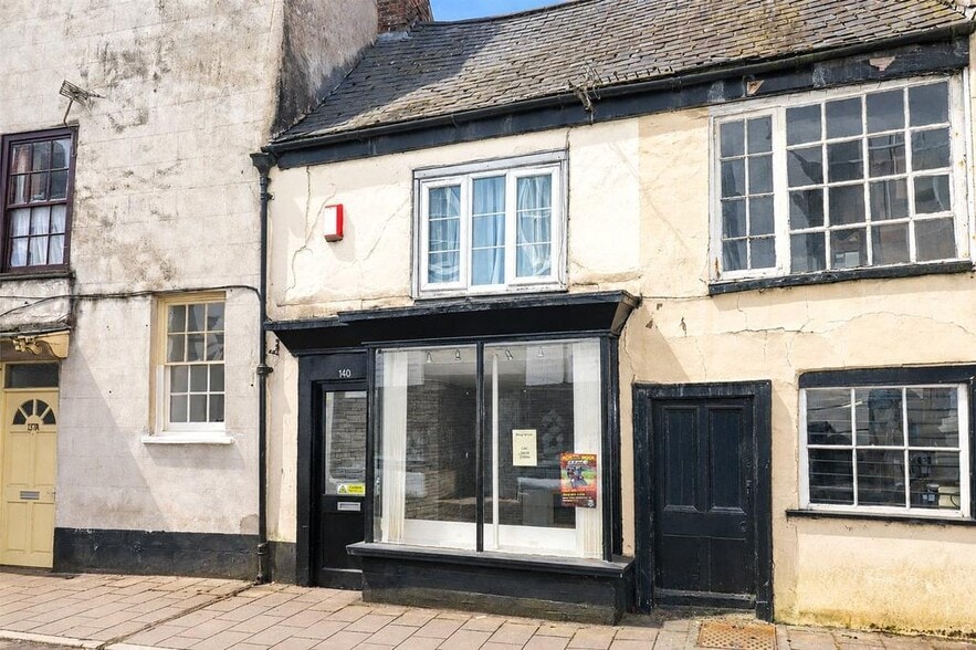 140 East St, South Molton for lease - Building Photo - Image 1 of 4