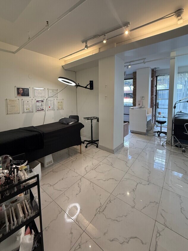 512 Beatty St, Vancouver, BC V6B 2L3 - Unit 512 -  - Interior Photo - Image 1 of 5