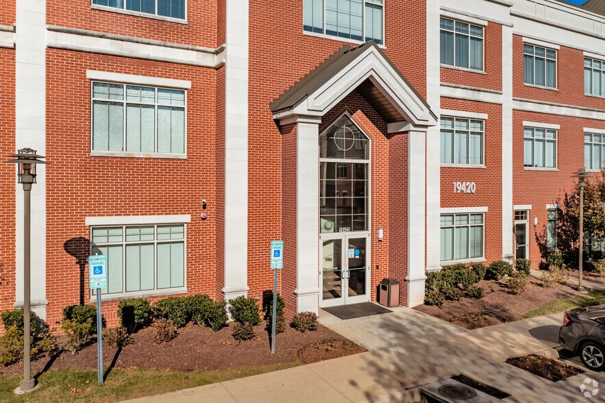 19420 Golf Vista Plz, Leesburg, VA for sale - Building Photo - Image 3 of 39