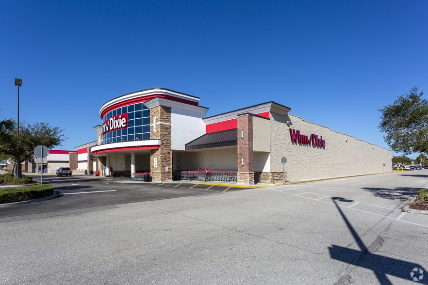 Promenades Mall portfolio of 8 properties for sale on LoopNet.ca - Building Photo - Image 1 of 5