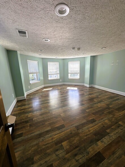 5 Oak Ave, La Plata, MD à louer - Photo du bâtiment - Image 1 de 9