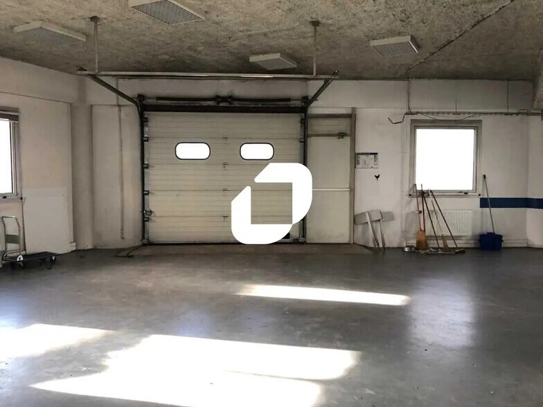 Flex in Nanterre for lease - Interior Photo - Image 3 of 9