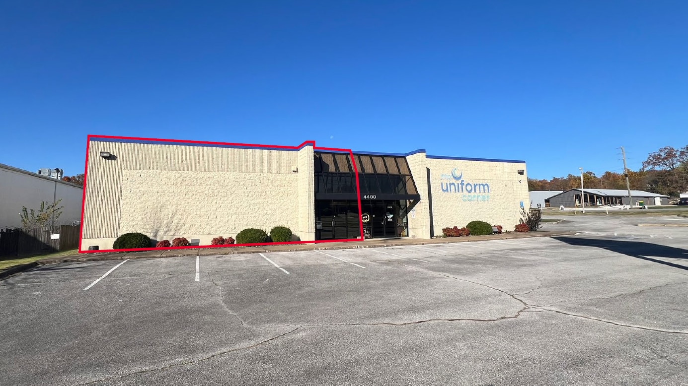 4400 S Thompson St, Springdale, AR for lease Primary Photo- Image 1 of 7