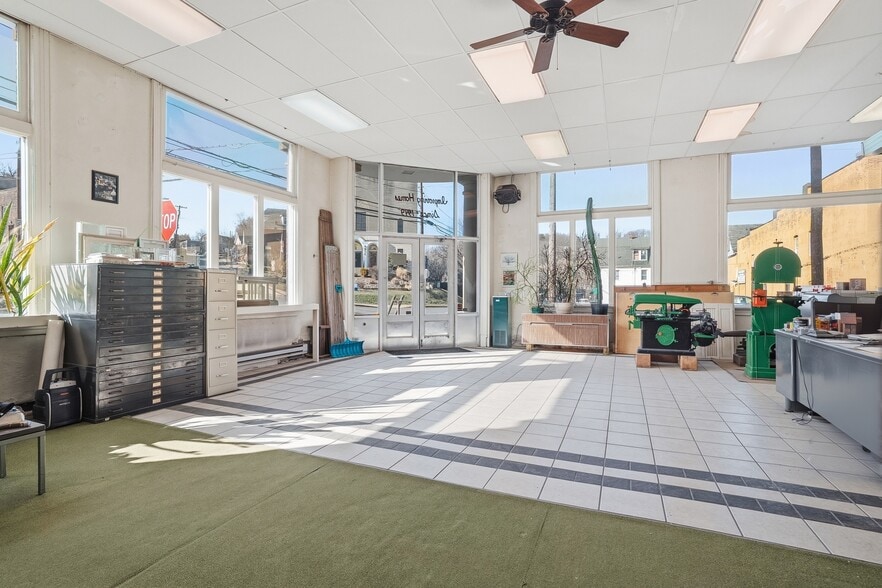 10 Chesapeake St, Lyndora, PA for sale - Interior Photo - Image 2 of 49