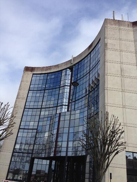 Office in Bordeaux for lease - Building Photo - Image 2 of 11