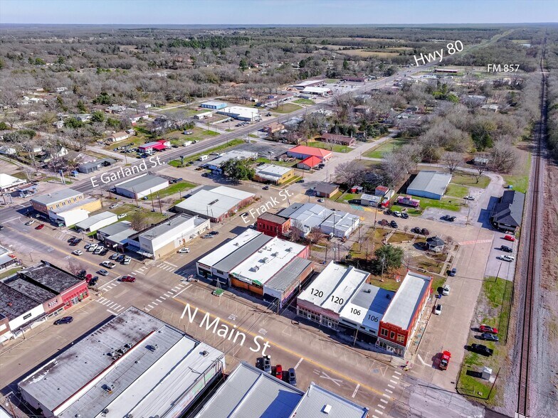 106 N Main St, Grand Saline, TX à vendre - Photo du bâtiment - Image 3 de 25