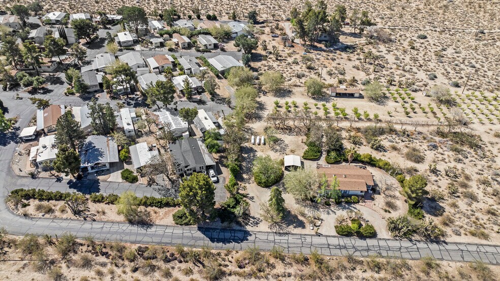 16754 E Avenue X, Llano, CA à vendre - Photo du bâtiment - Image 3 de 4