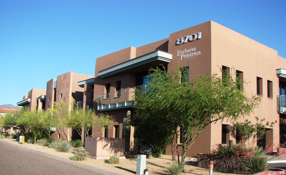 8701 E Vista Bonita Dr, Scottsdale, AZ à vendre - Photo du bâtiment - Image 2 de 25