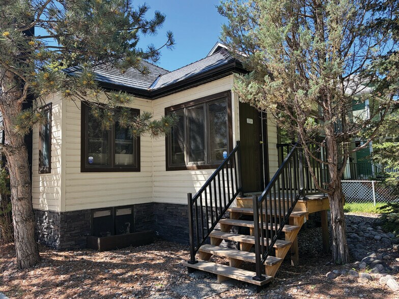 8210 108 St, Edmonton, AB à vendre - Photo du bâtiment - Image 3 de 16
