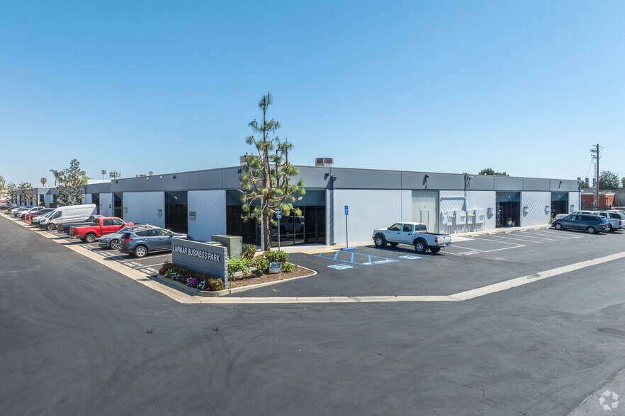 350 E orangethorpe Ave, Placentia, CA à louer - Photo du bâtiment - Image 3 de 13