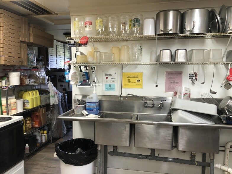 3114 Chicago Dr, Hudsonville, MI for sale - Interior Photo - Image 2 of 8