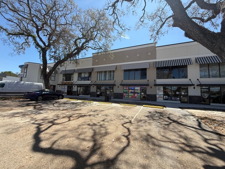 4815-4817 E Busch Blvd, Tampa, FL for lease - Building Photo - Image 3 of 20