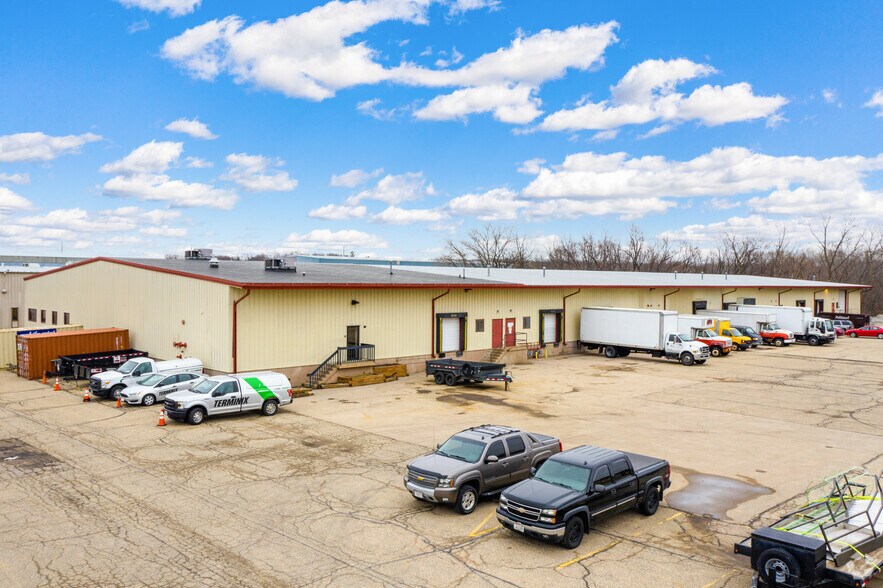 2041 S Stoughton Rd, Madison, WI for lease - Primary Photo - Image 1 of 16