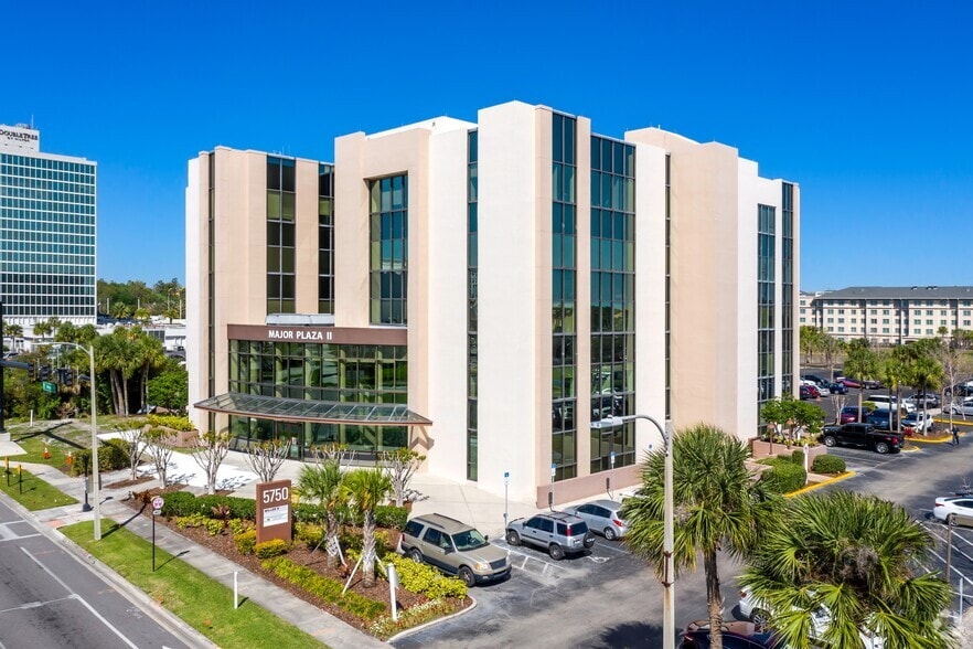 5750 Major Blvd, Orlando, FL à louer - Photo du bâtiment - Image 1 de 10