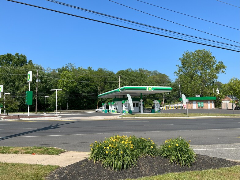 863 State Route 35, Middletown, NJ for lease - Building Photo - Image 2 of 2