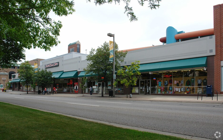 401-427 E Grand River Ave, East Lansing, MI for lease - Building Photo - Image 1 of 5