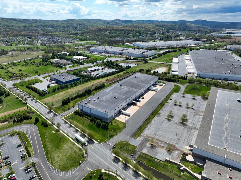 2918 Schoeneck Rd, Macungie, PA for lease - Building Photo - Image 3 of 9