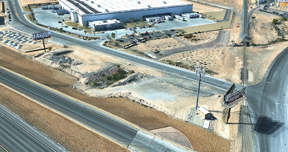 5011 E. Tropical, North Las Vegas, NV à vendre - Photo du bâtiment - Image 3 de 5