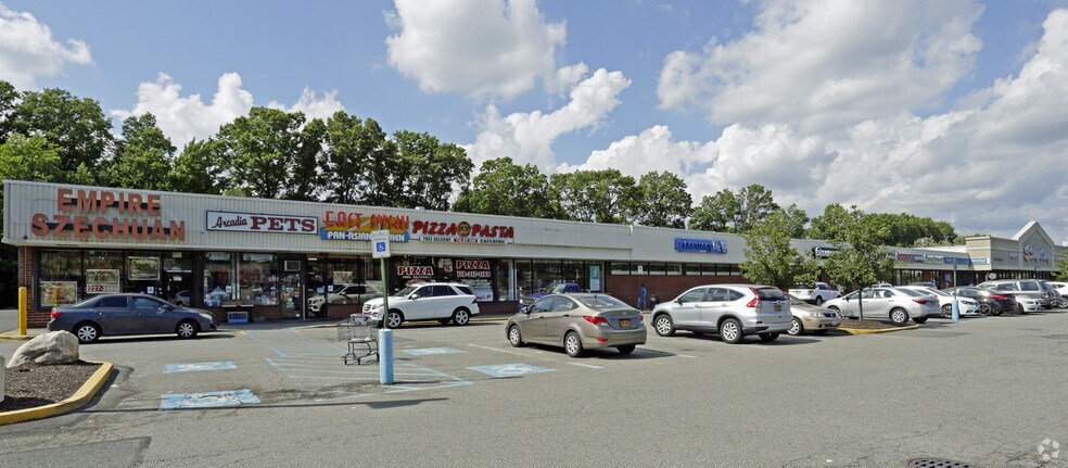 4343-4363 Amboy Rd, Staten Island, NY à louer - Photo du bâtiment - Image 3 de 4