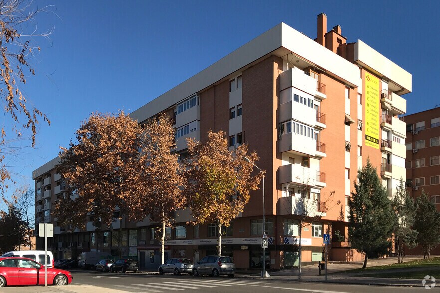 Calle de los Hermanos Fernández Galiano, 11, Guadalajara, Guadalajara à vendre - Photo du bâtiment - Image 2 de 3