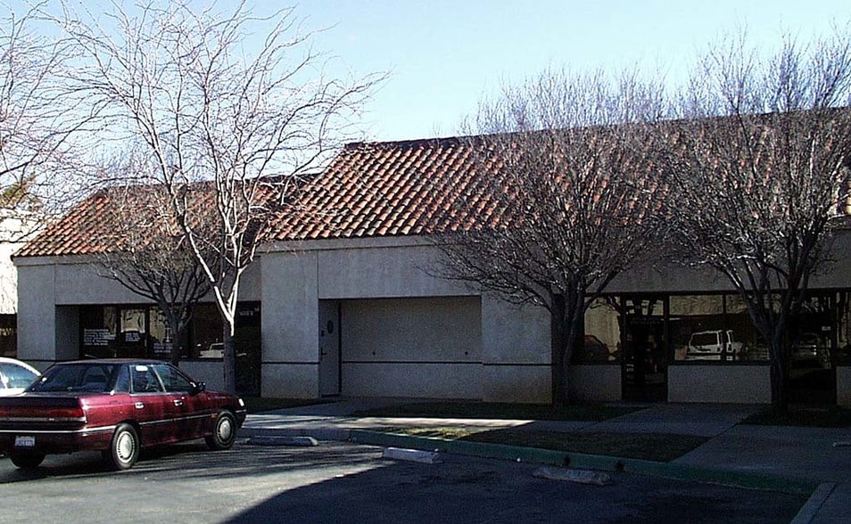 1609 E Palmdale Blvd, Palmdale, CA à vendre - Photo du bâtiment - Image 2 de 12