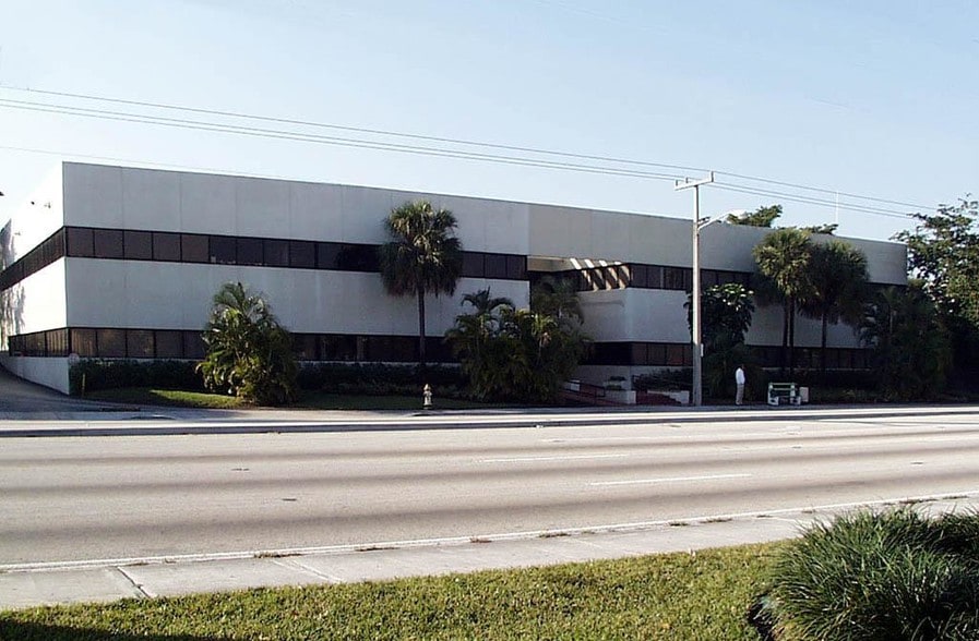 8370 W Flagler St, Miami, FL à vendre - Photo du bâtiment - Image 3 de 115