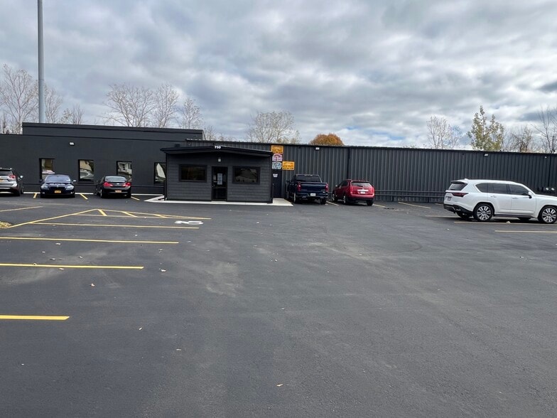 750 Lee Rd, Greece, NY à vendre - Photo du bâtiment - Image 2 de 22