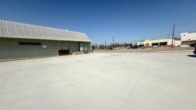 1425 N Main St, Taylor, TX for lease Building Photo- Image 2 of 24