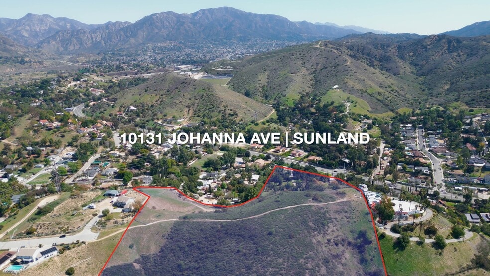 10131 Johanna Ave, Sunland, CA à vendre - Vidéo sur l’inscription commerciale - Image 2 de 25