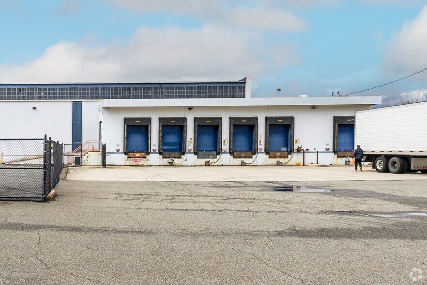 711 Lidgerwood Ave, Elizabeth, NJ à vendre - Photo du bâtiment - Image 2 de 11