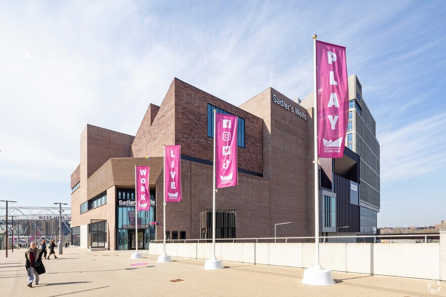 8 Carpenters Rd, Londres à louer - Photo du bâtiment - Image 2 de 5