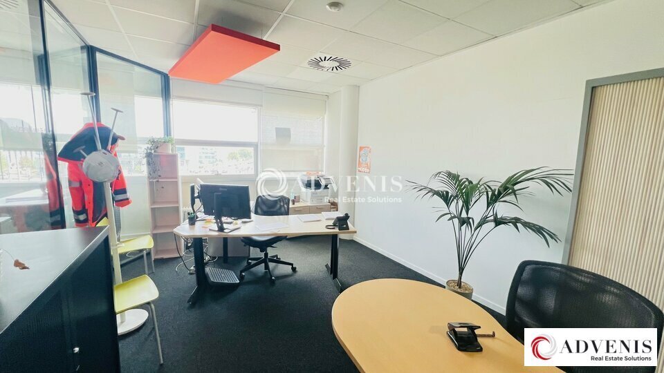 Office in Bordeaux for lease Interior Photo- Image 1 of 12