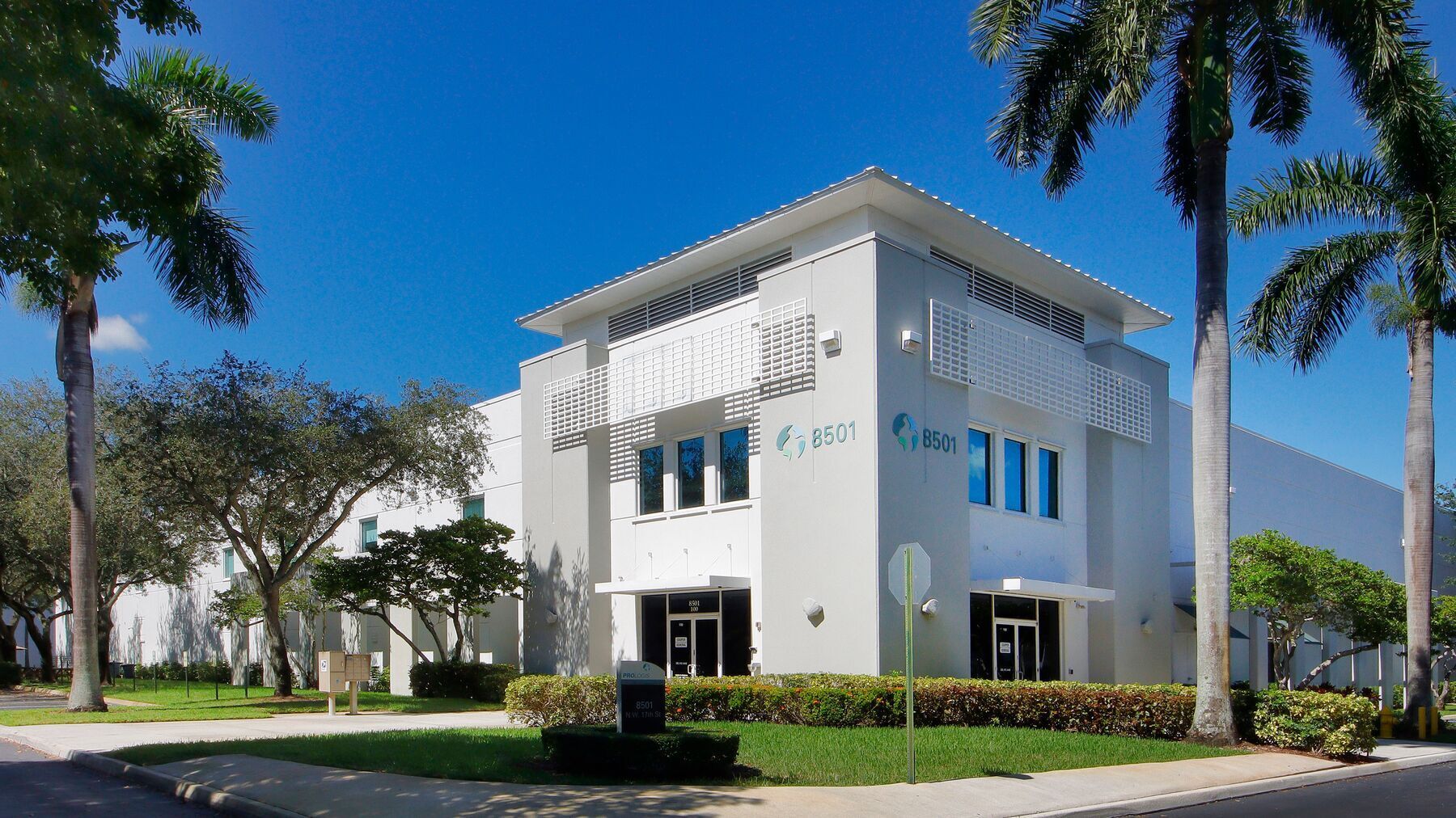 8501 NW 17th St, Miami, FL à louer Photo du bâtiment- Image 1 de 2