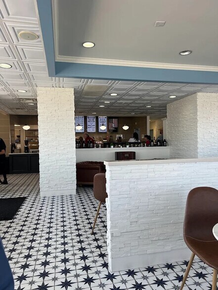 133 Three Springs Rd, Bowling Green, KY for sale - Building Photo - Image 3 of 6