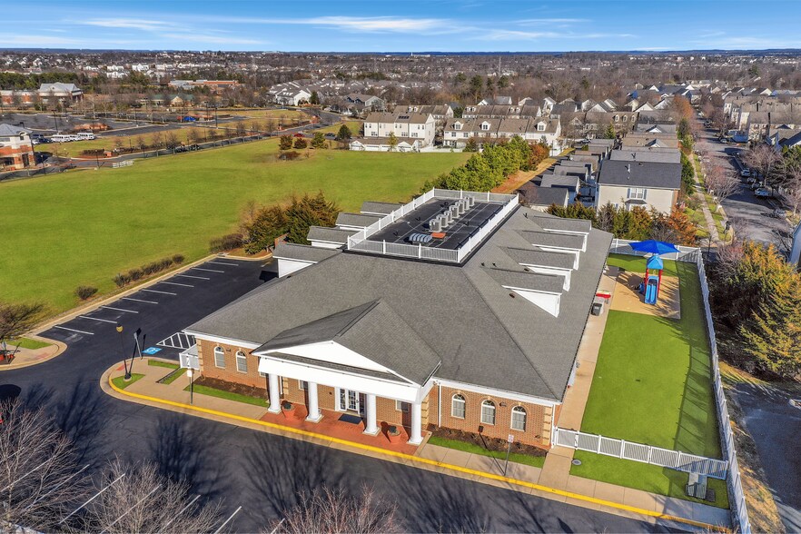 42885 Orchard Oriole Dr, Ashburn, VA à louer - Photo du bâtiment - Image 2 de 58