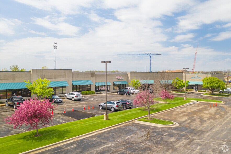 16100-16144 Foster St, Overland Park, KS for lease - Building Photo - Image 1 of 3