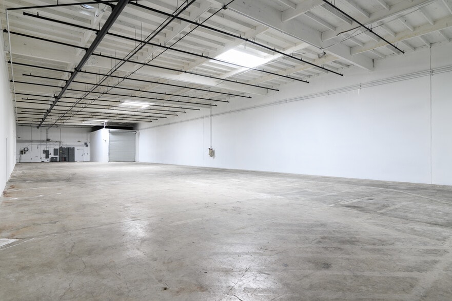 4117-4127 Calle Tesoro, Camarillo, CA for lease - Interior Photo - Image 2 of 4