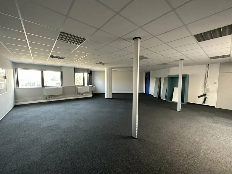 Office in ILLKIRCH-GRAFFENSTADEN for lease - Interior Photo - Image 2 of 6